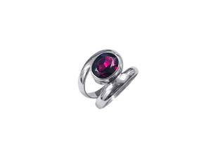 Anel Oval Estilizado com Granada - Prata 925