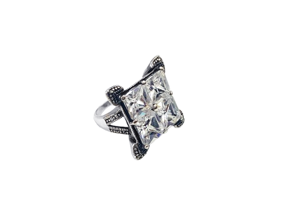 Anel Quadrado Estilizado com Zircônia e Marcassita - Prata 925