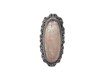 Carregar imagem no visualizador da galeria, Anel Oval Trabalhado com Quartzo Rosa - Prata 925
