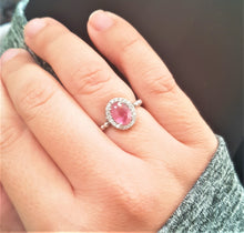 Carregar imagem no visualizador da galeria, Anel Turmalina Rosa Oval com Zircônia - Prata 925 com Ródio
