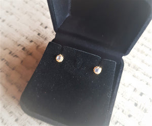 Brinco Infantil Zircônia e Trabalho Lateral - Ouro 18k