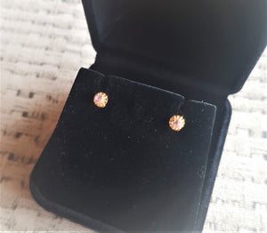 Brinco Infantil Zircônia e Trabalho Lateral - Ouro 18k