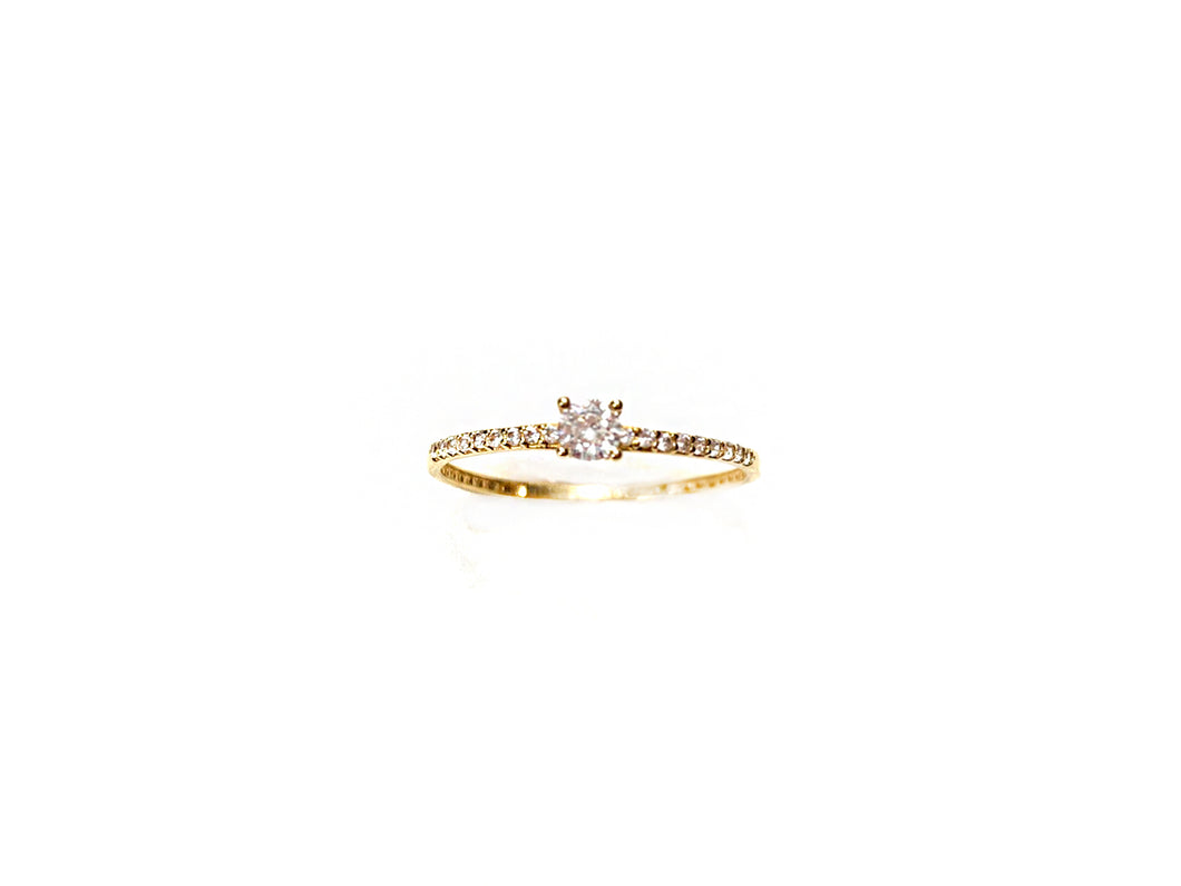 Anel Solitário 4mm com Zircônias Laterais - Ouro 18k