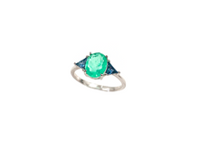Carregar imagem no visualizador da galeria, Anel Estilizado Oval com Cristal Verde e Zircônia - Prata 925 com Ródio
