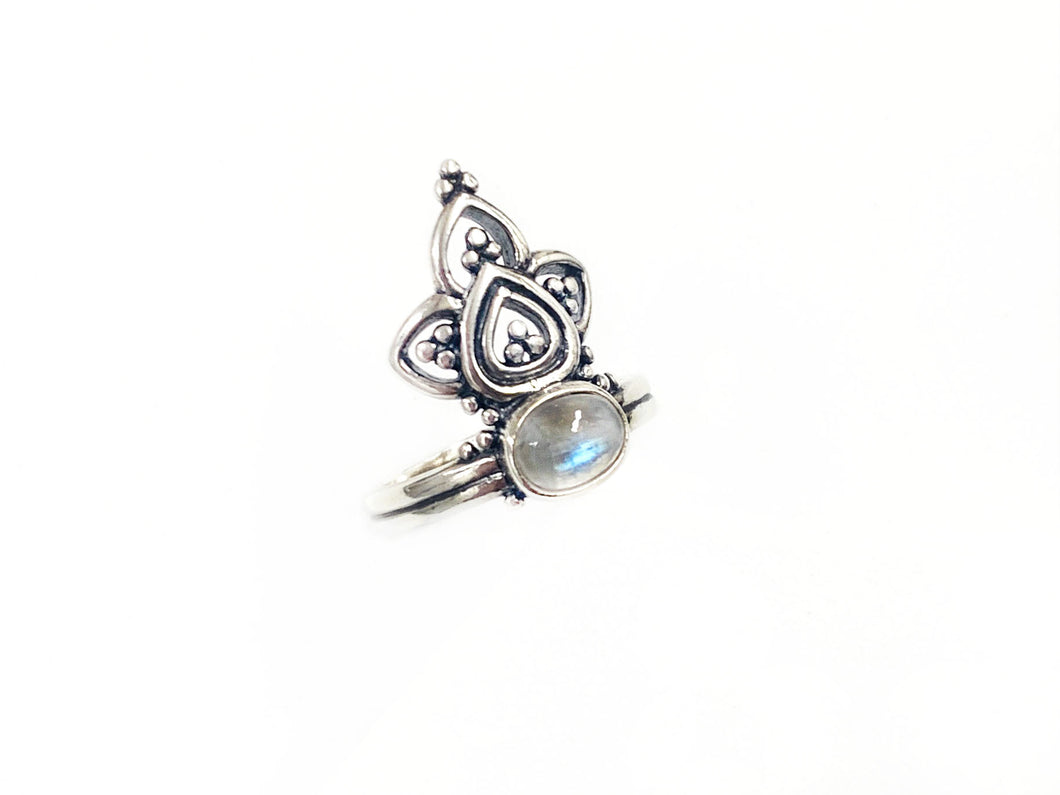Anel Estilizado Oval com Pedra da Lua - Prata 925