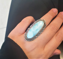 Carregar imagem no visualizador da galeria, Anel Oval Trabalhado com Larimar - Prata 925
