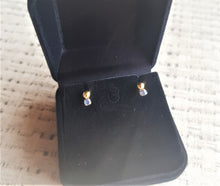Carregar imagem no visualizador da galeria, Brinco Infantil Bolinha e Zircônia 3mm - Ouro 18k
