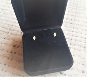 Brinco Infantil Uma Navete Zircônia Pequena - Ouro 18k